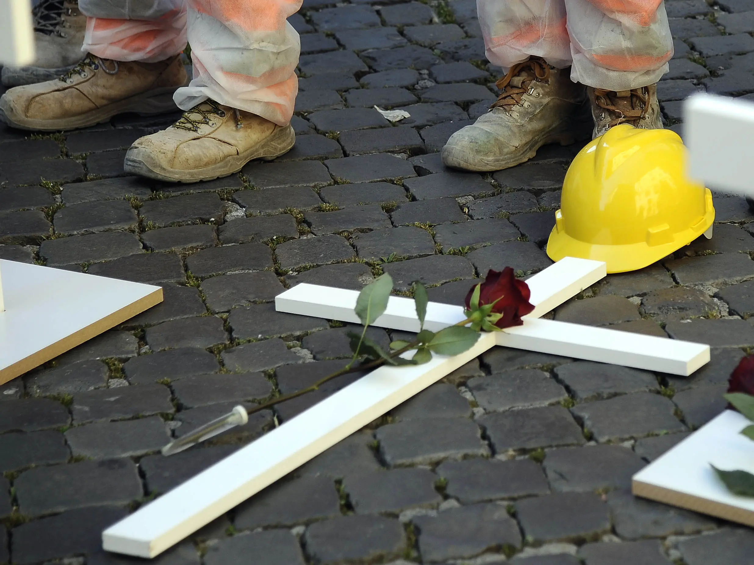 Si ribalta muletto, muore operaio a Salerno