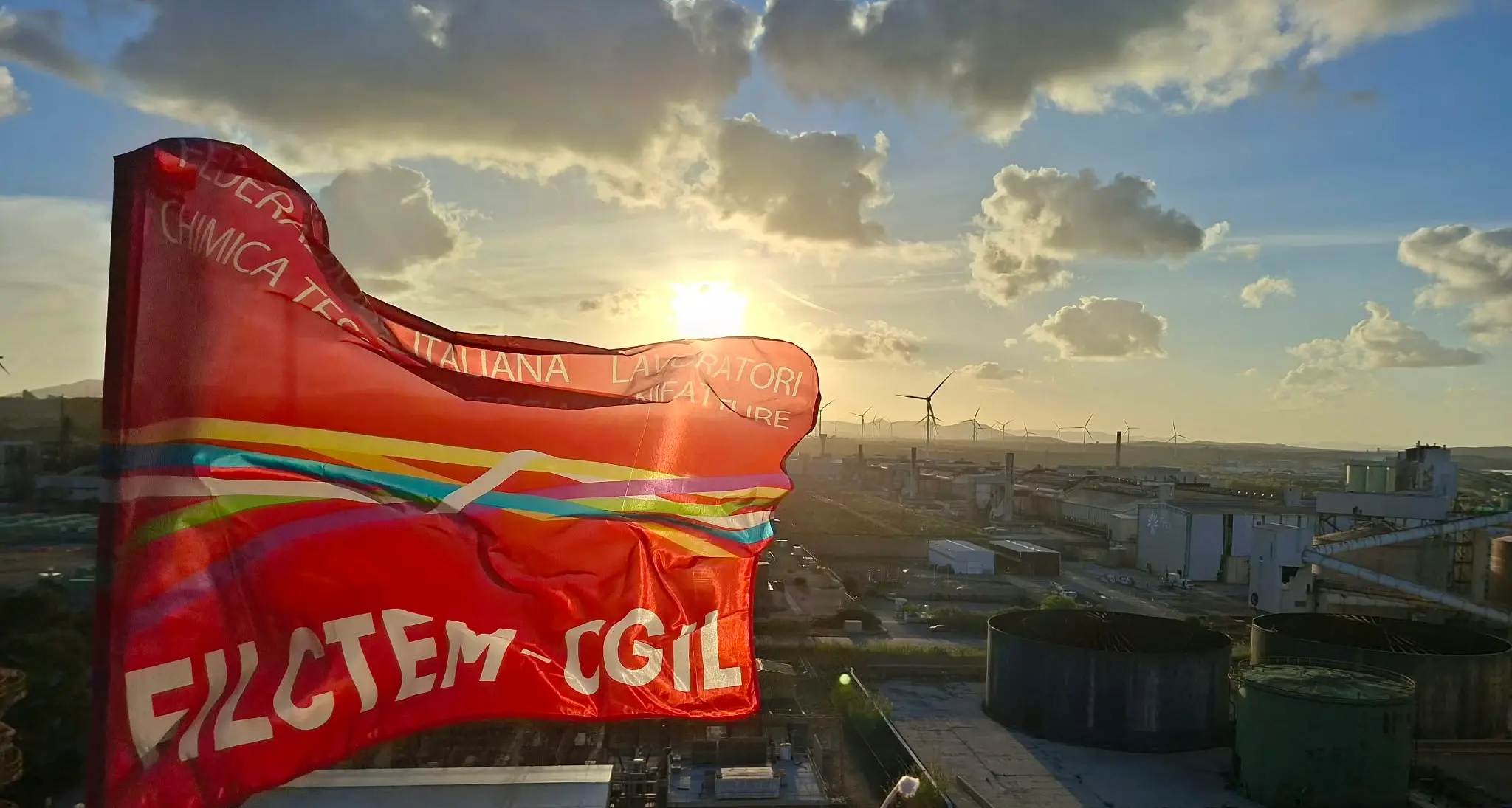 Eurallumina, stop a protesta a 60 metri di altezza dopo vertice al Mimit