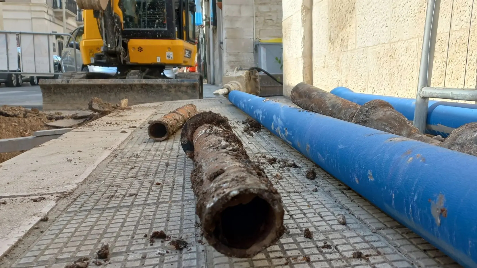 Lecce, i sindacati al vicesindaco: “La città non si distrugge con il lavoro degli operai”