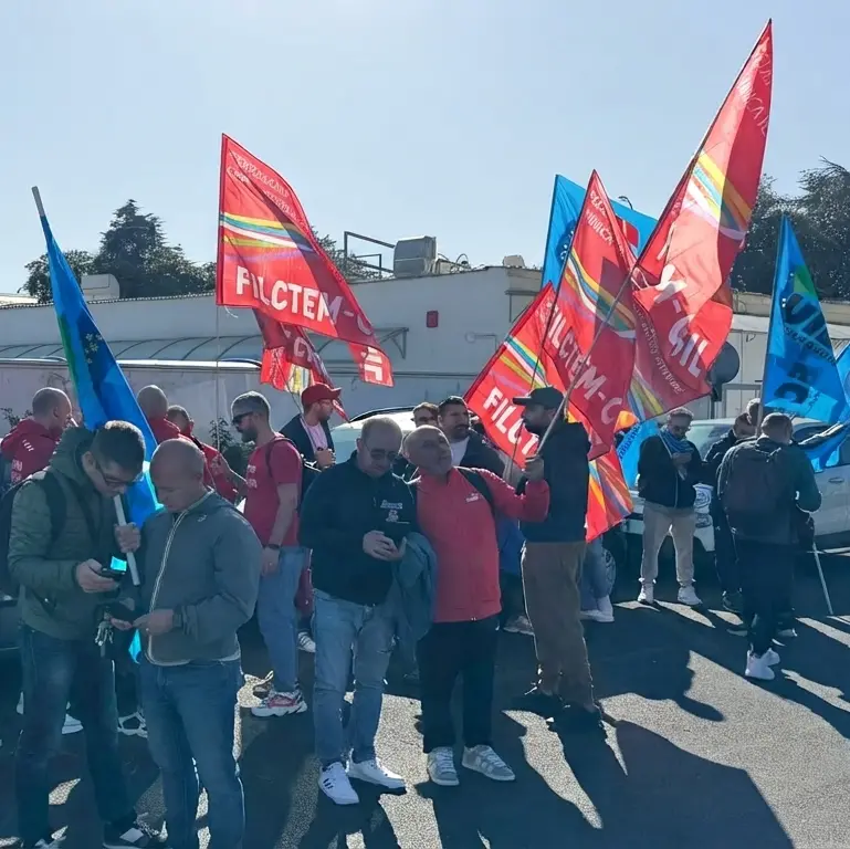 Enel, presidio a Napoli: i sindacati chiedono un confronto