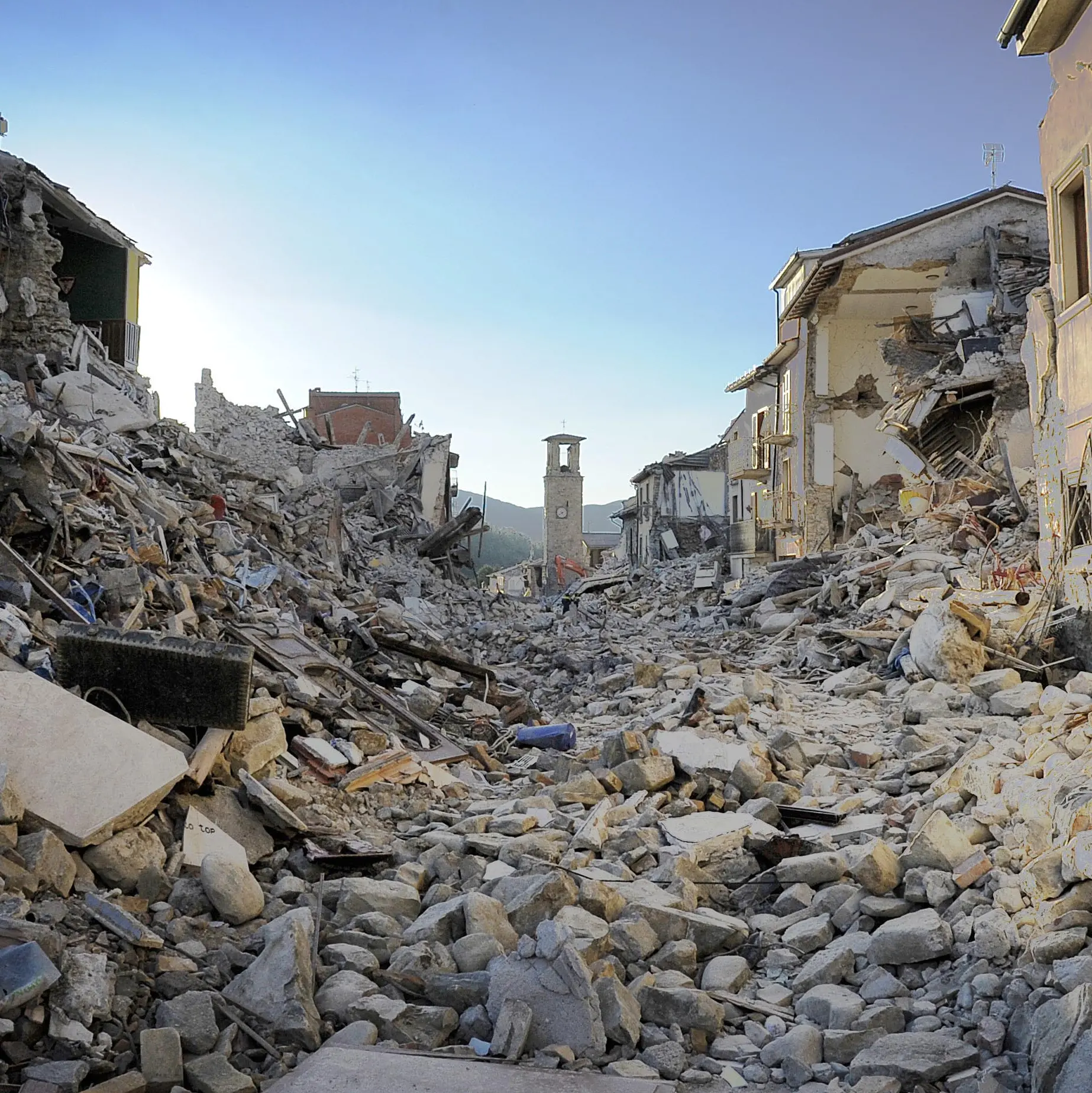 Terremoto, dieci anni dopo si ricostruiscono le case ma si svuotano i paesi