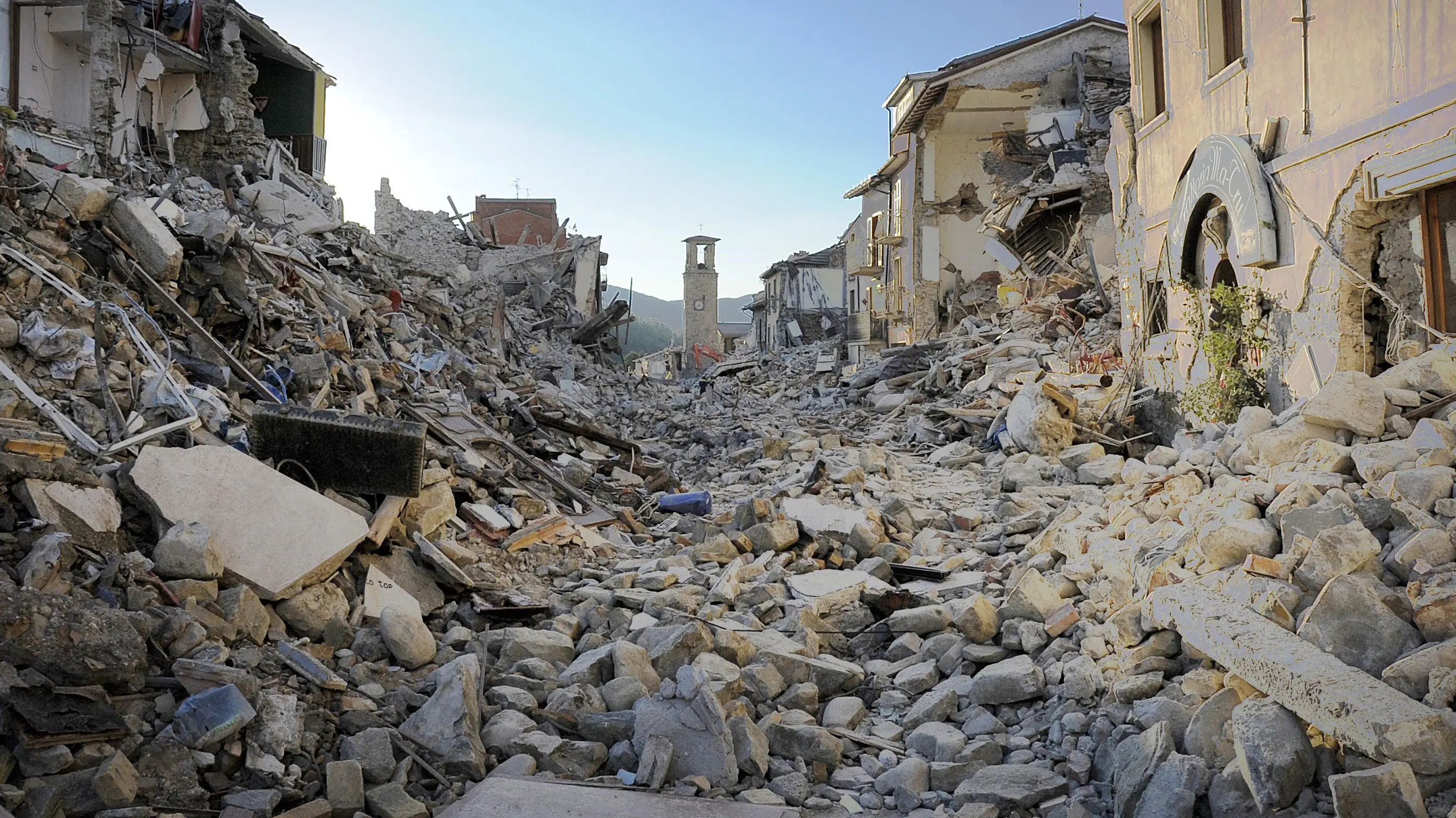 Terremoto, dieci anni dopo si ricostruiscono le case ma si svuotano i paesi