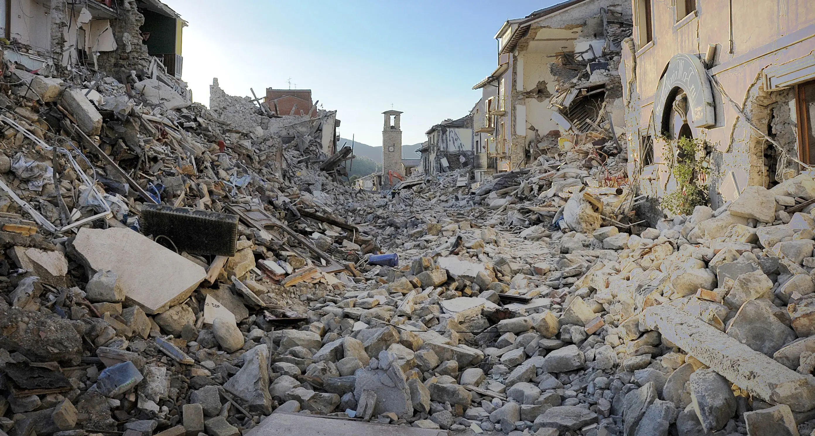 Terremoto, dieci anni dopo si ricostruiscono le case ma si svuotano i paesi