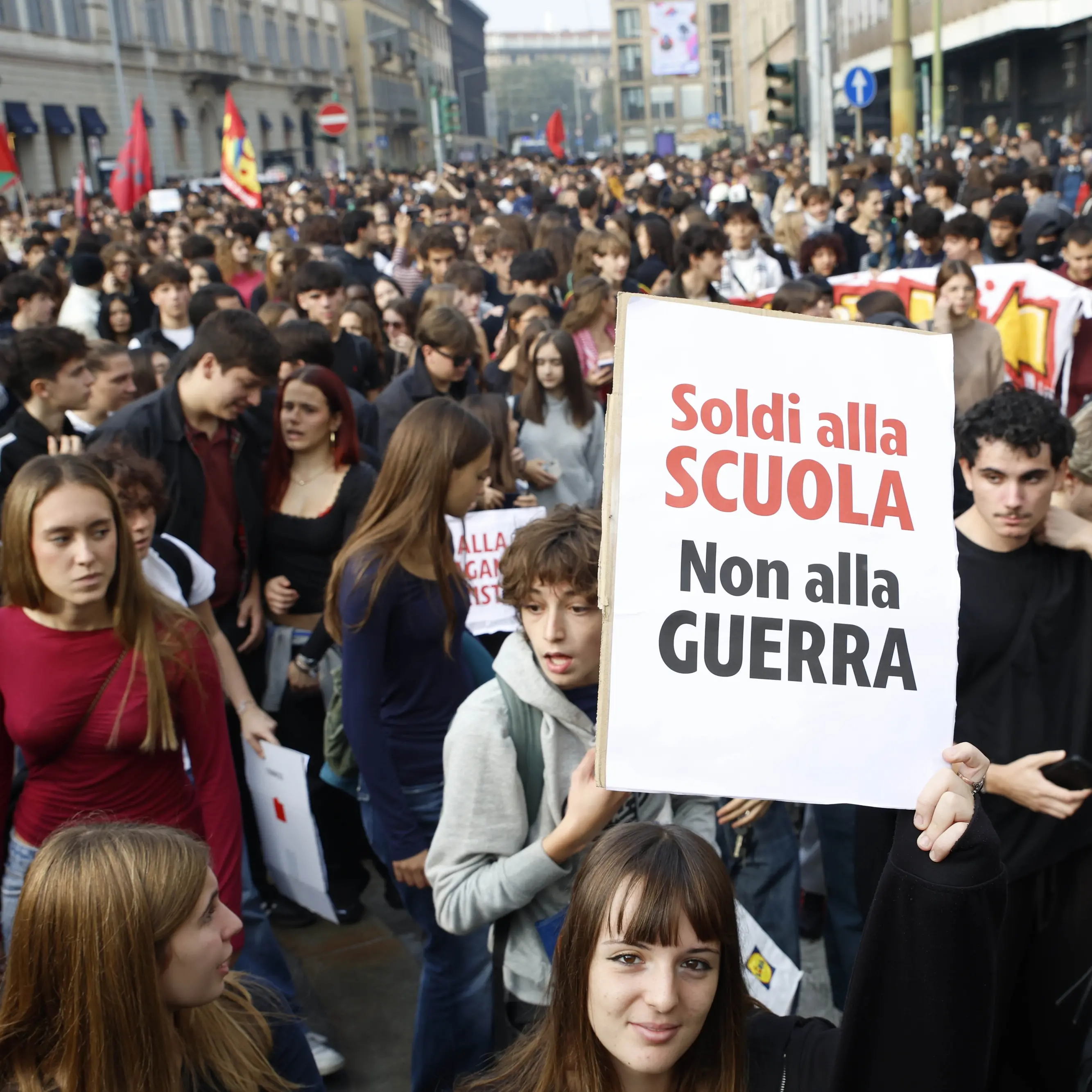 Forze Armate a scuola: la Flc Lecce invita alla disobbedienza civile