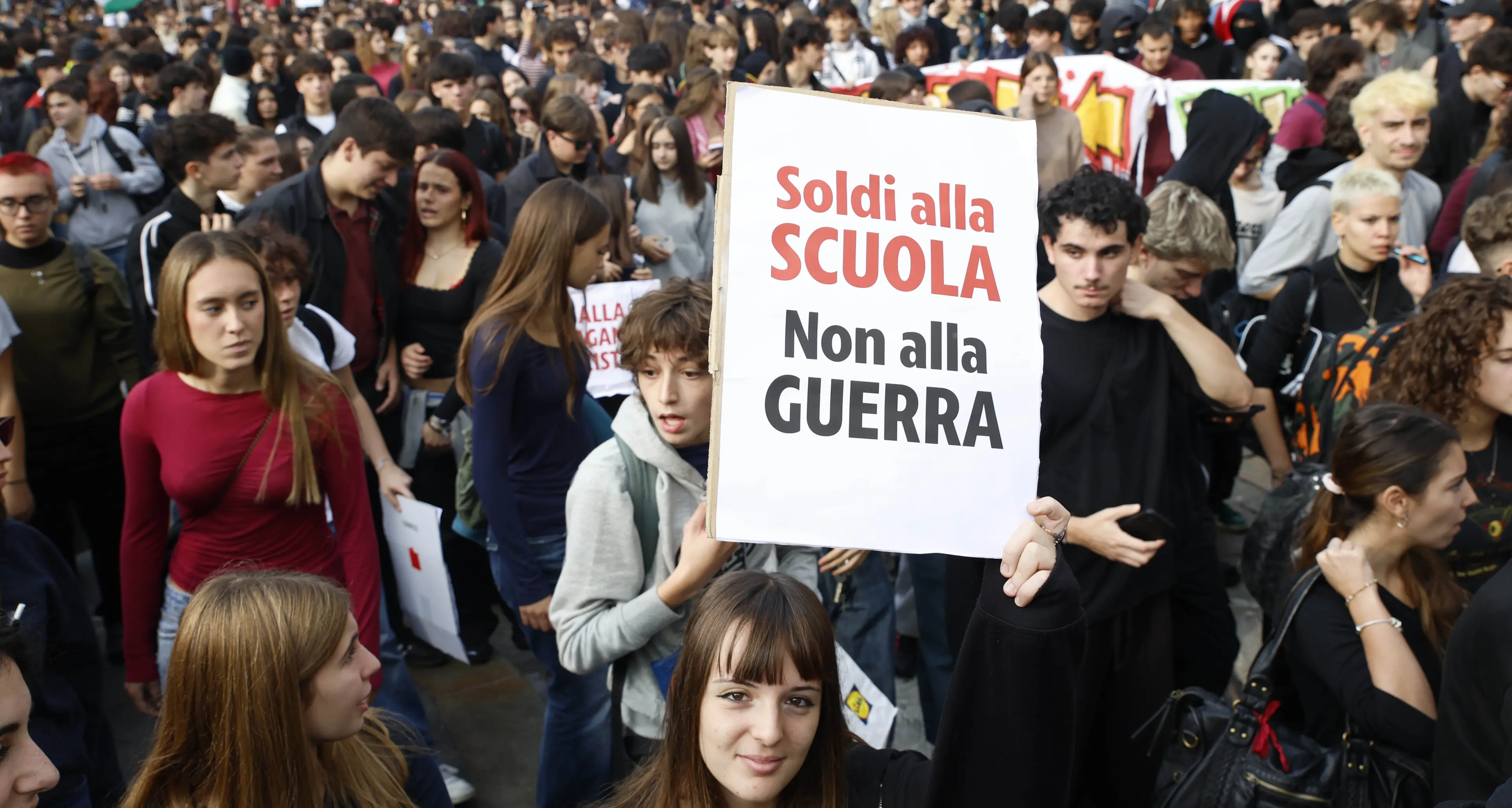 Forze Armate a scuola: la Flc Lecce invita alla disobbedienza civile