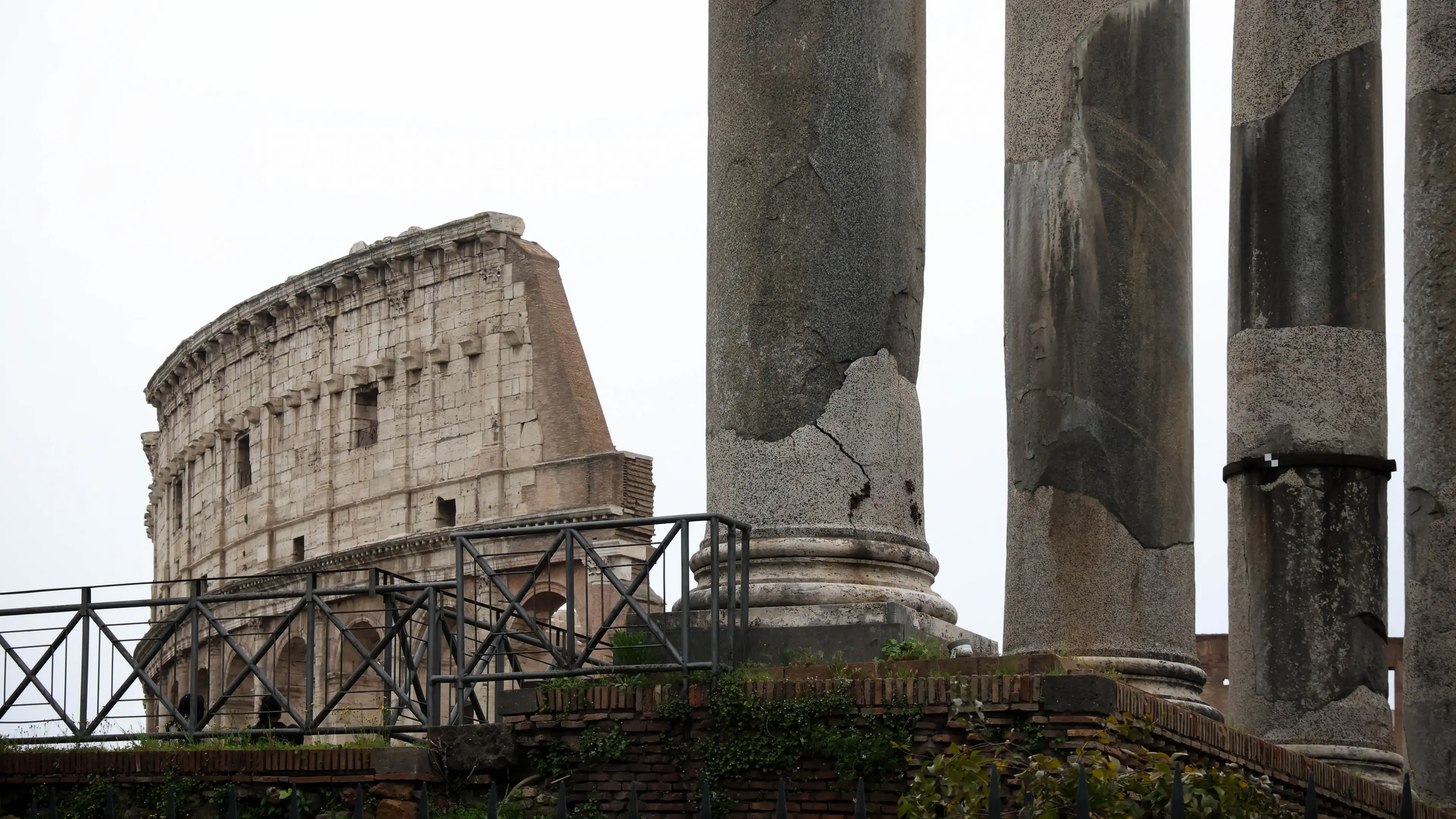 Colosseo, stop all’edilizia acrobatica e ai subappalti