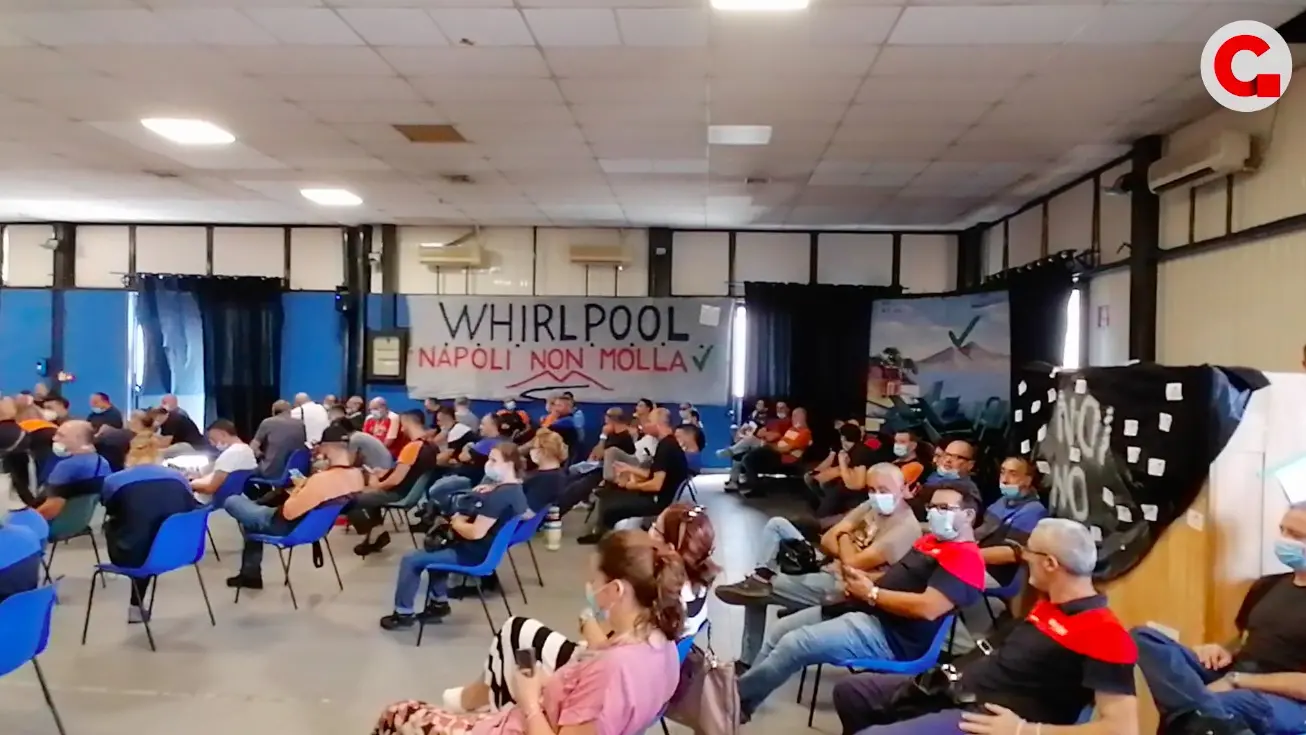 Whirlpool Napoli, l'azienda chiude, il governo «apre»