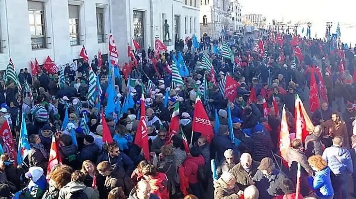 Una foto della manifestazione a Bari