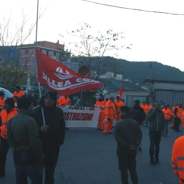 Genova: in piazza i lavoratori edili del Nodo ferroviario