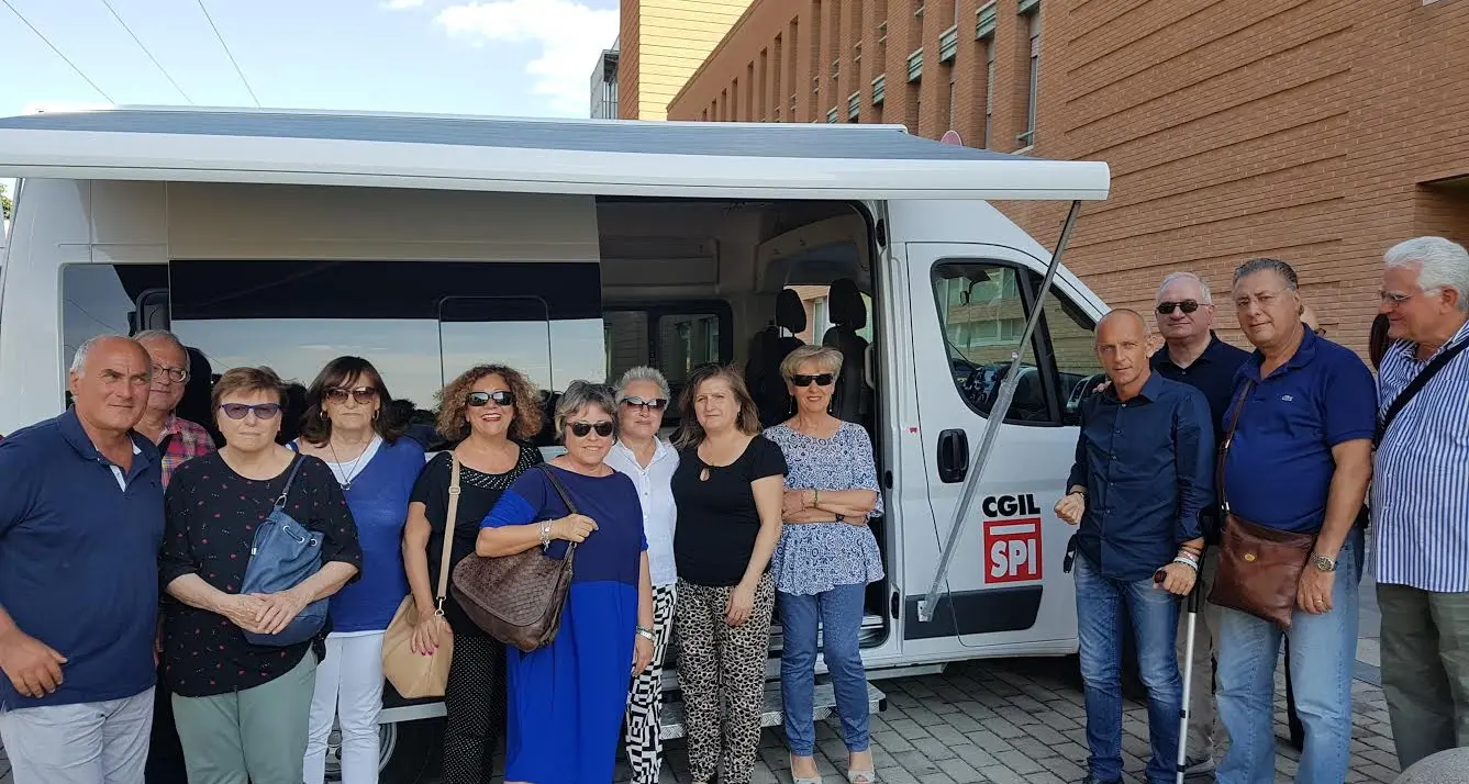 Terremoto: a Spoleto consegnato l'ufficio mobile dello Spi Cgil