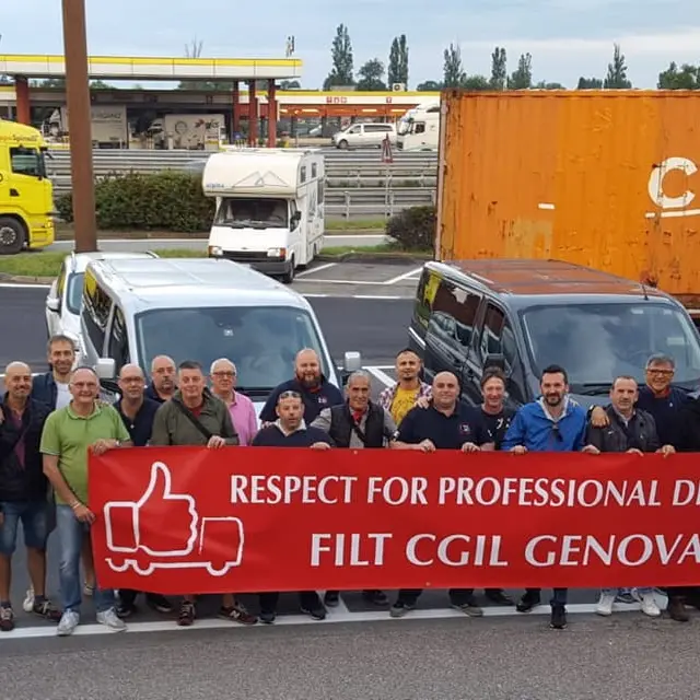 No a orari più lunghi, protesta europea dei camionisti