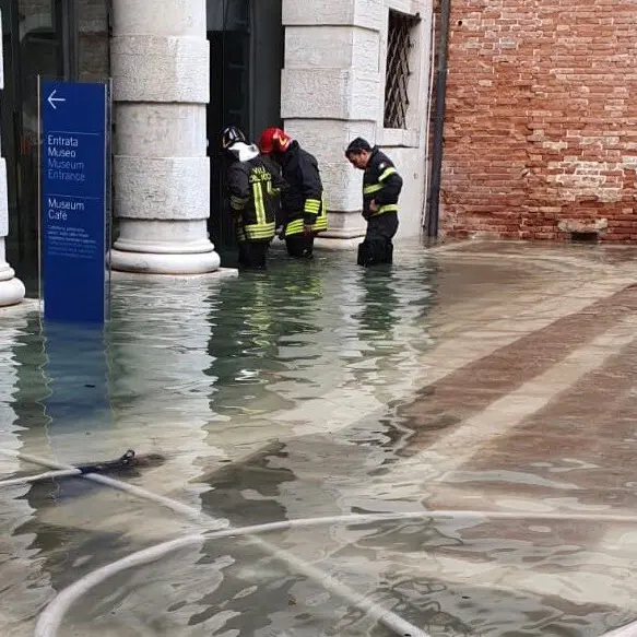 Venezia sott'acqua, Cgil: «Città spremuta come un limone»