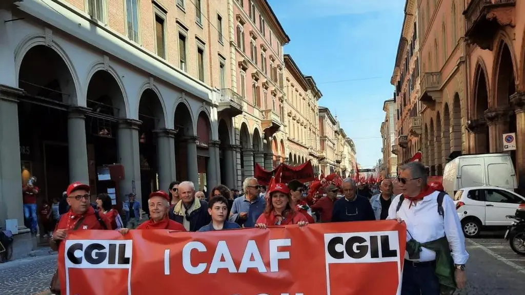 I Caaf Cgil nella piazza di Bologna