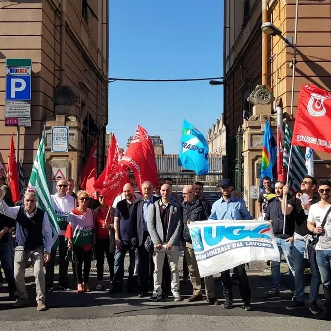 Genova Brignole, prosegue la protesta all'Officina ferroviaria