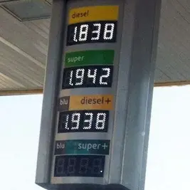 Bonus benzina per fronteggiare la crisi
