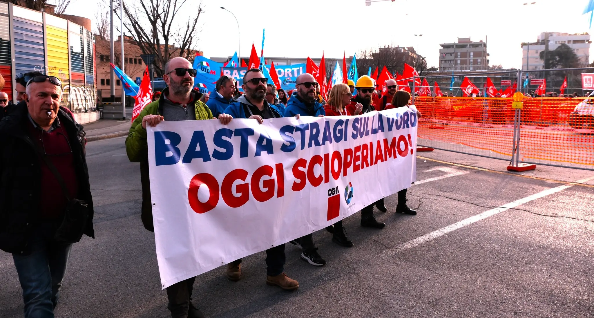 Bologna rabbia e lutto. Emilia-Romagna, sciopero di otto ore