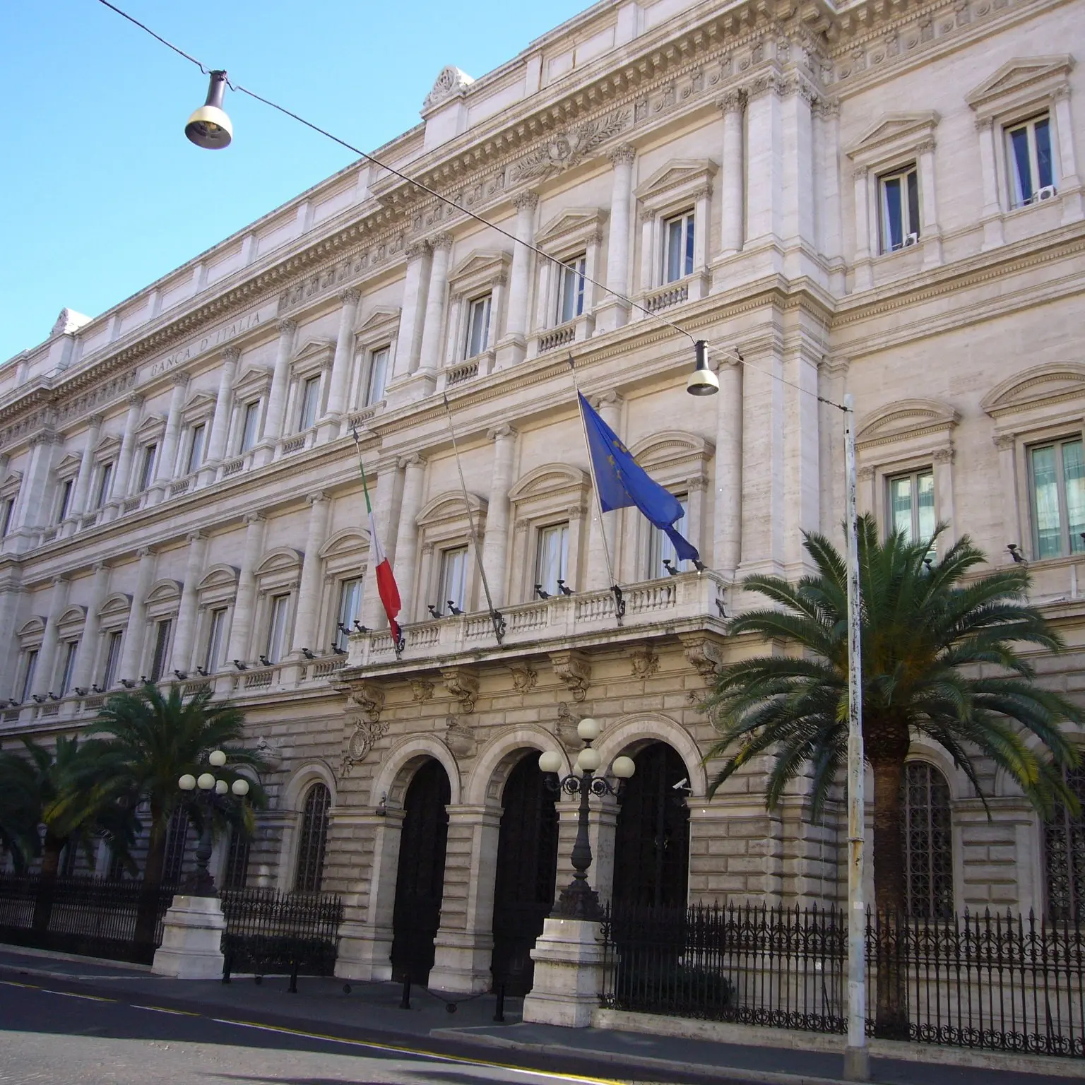 Al verde e senza stipendio, battono cassa a Banca d'Italia