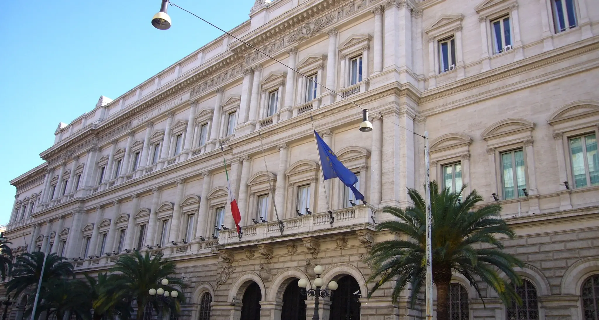 Al verde e senza stipendio, battono cassa a Banca d'Italia