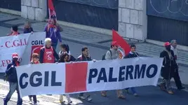 Mezzo milione di disoccupati, la Sicilia marcia per il lavoro