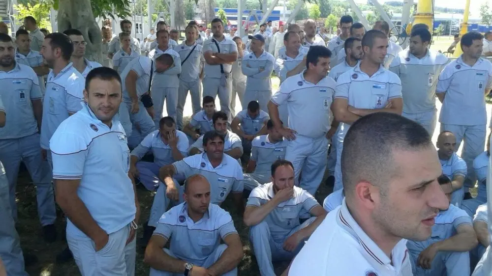 I lavoratori Fiat di Kragujevac in sciopero (foto IER NEZAVISNOST)