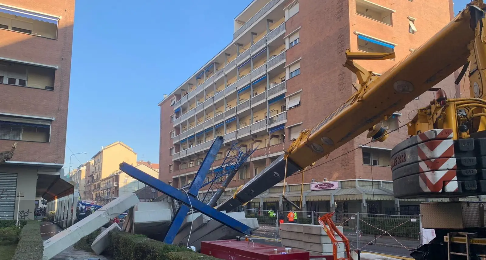 Tragedia a Torino: tre morti in cantiere