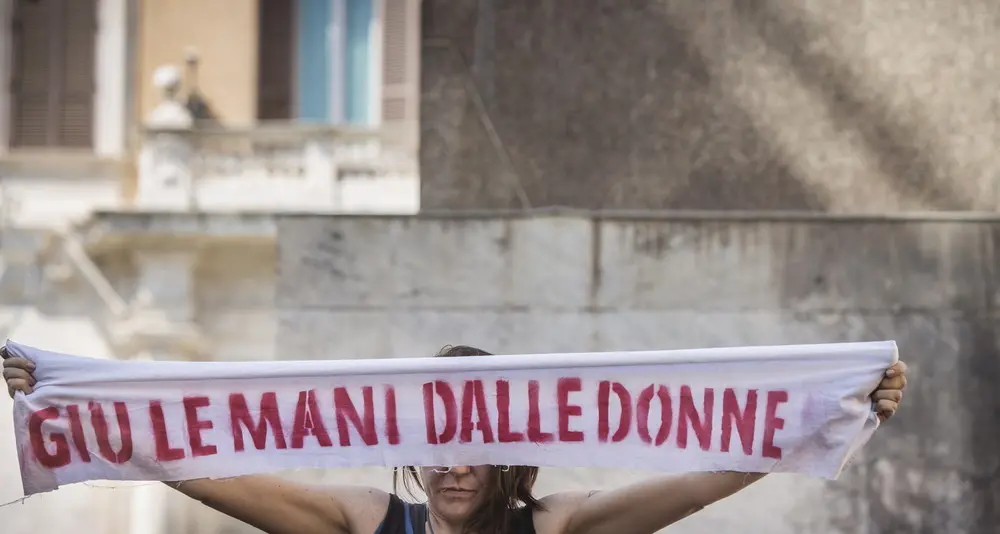 Lazio, Rocca taglia 2.4 milioni di euro alle donne