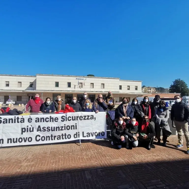 La Rsu dell'Ausl Toscana Sud Est in presidio a Siena scrive una lettera aperta ai cittadini: siamo stanchi, vogliamo risposte