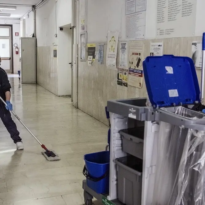 Lavoratrici delle pulizie: indispensabili ma umiliate