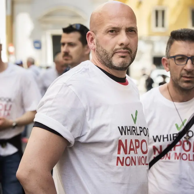 Whirlpool: Fiom, dalla Svizzera un «pacco» per i lavoratori napoletani