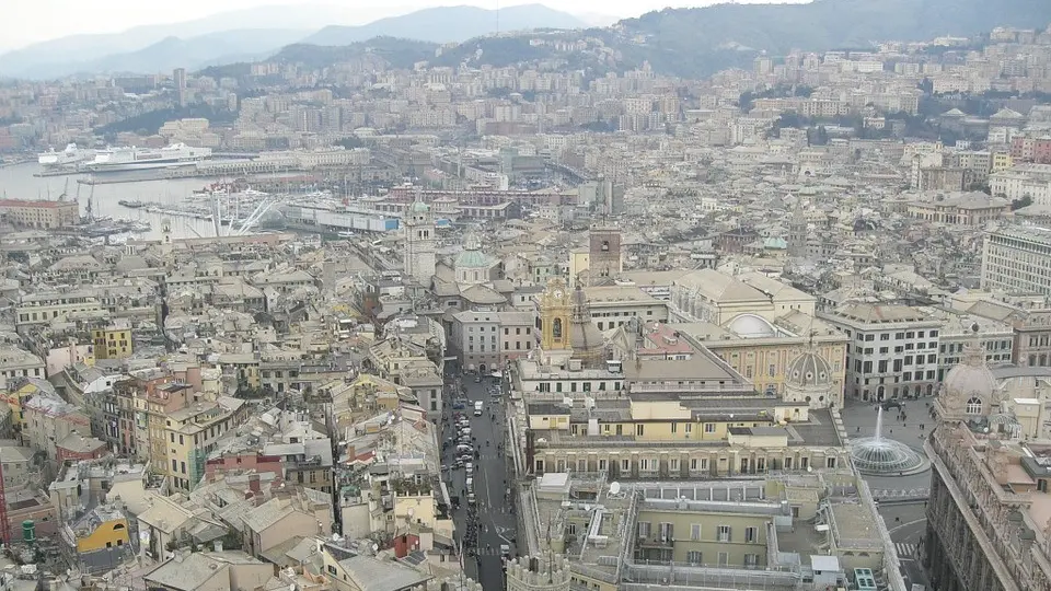 Genova (immagine da Pixabay.com)