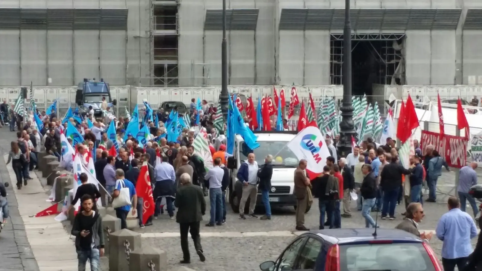 Cambiare la Fornero: presidio di Cgil, Cisl e Uil a Napoli