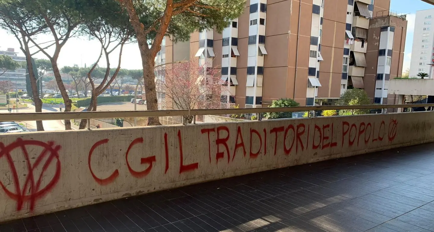 A Roma l'ennesimo atto vandalico contro una Camera del Lavoro