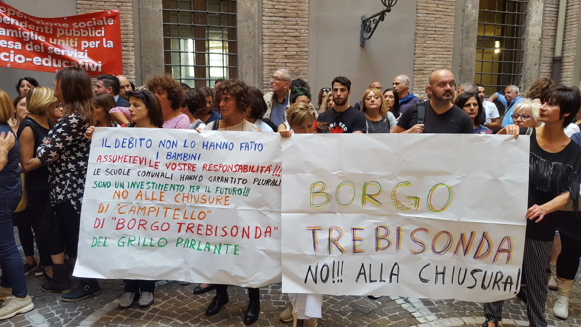 terni protesta sotto il comune_4456.jpg