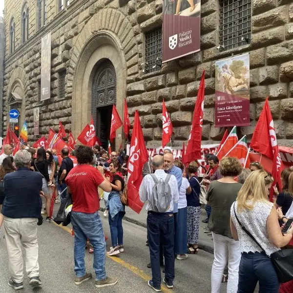 Reddito di cittadinanza, a Firenze scoppia la protesta