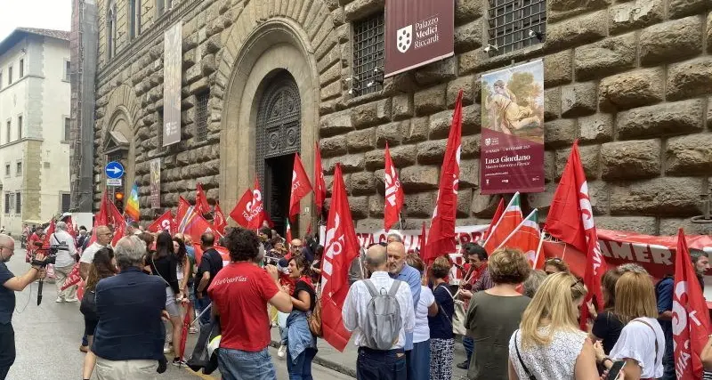 Reddito di cittadinanza, a Firenze scoppia la protesta