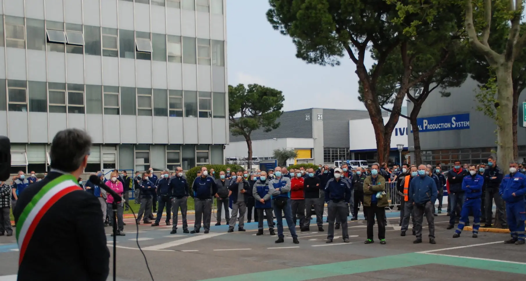 Brescia, provocazione fascista contro la sede Cgil di Orzinuovi