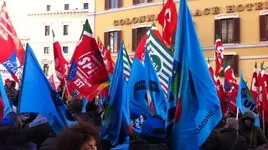 Un presidio sindacale a Montecitorio (foto di repertorio)
