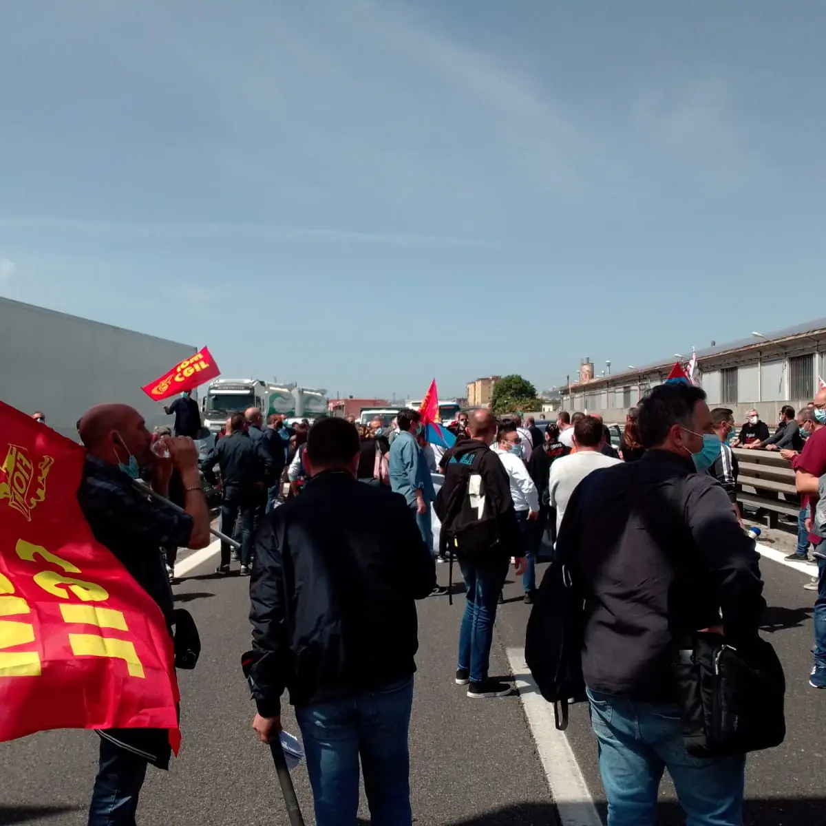 Whirlpool, i lavoratori bloccano l'autostrada