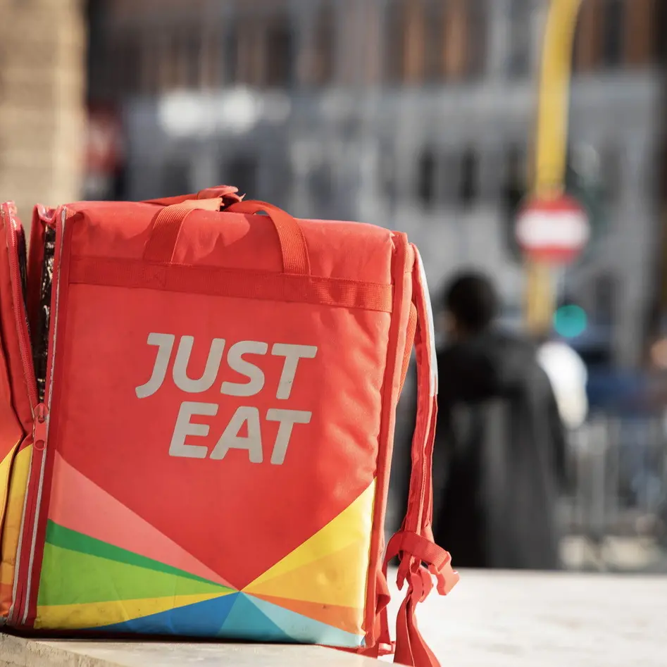 Accordo per rider Just Eat, sindacati: “Buona notizia per il Paese”