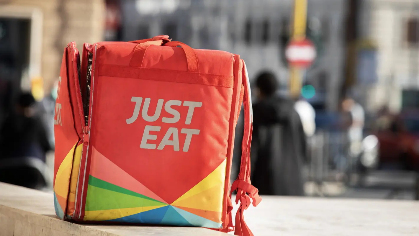 Accordo per rider Just Eat, sindacati: “Buona notizia per il Paese”