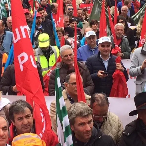 Calabria: Cgil, Cisl e Uil aprono la vertenza lavoro