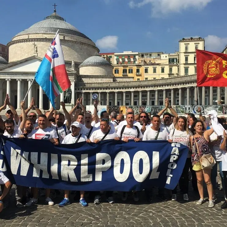 Re David (Fiom) a Napoli con gli operai della Whirlpool: «Il governo non si faccia dettare la politica industriale dalle multinazionali»