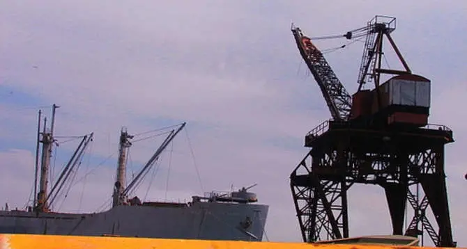 Tre operai feriti nel porto di Palermo