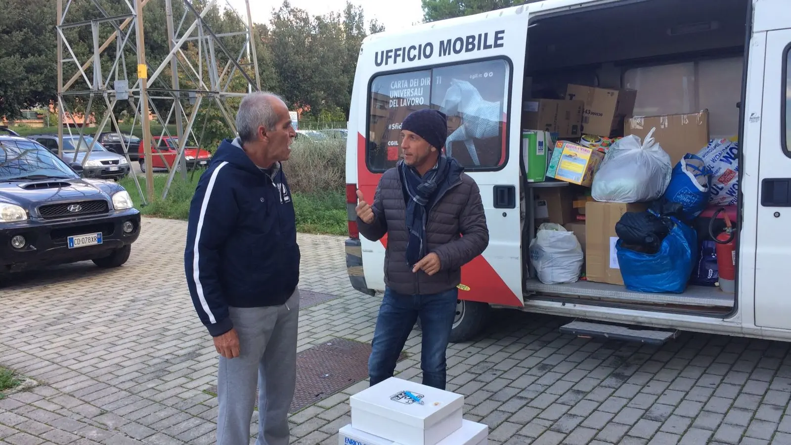 Consegna di beni per i terremotati a Vallo di Nera