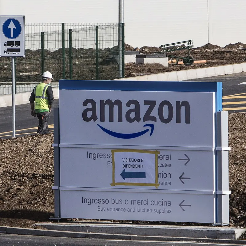 Amazon, l’intelligenza artificiale sostituirà i lavoratori