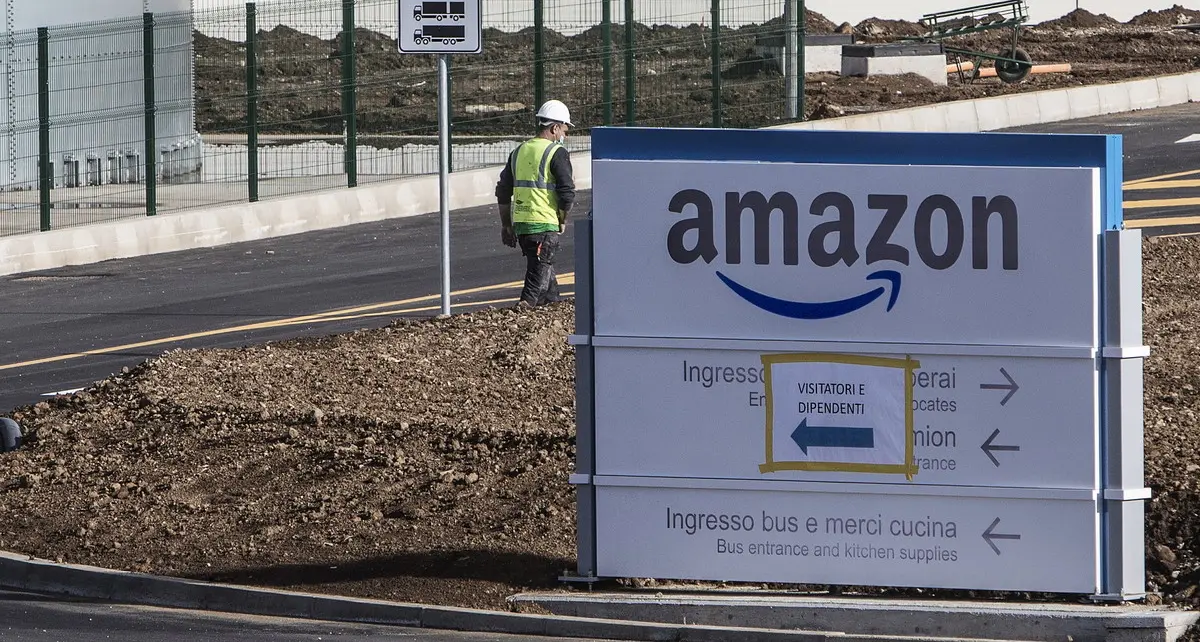 Amazon, l’intelligenza artificiale sostituirà i lavoratori