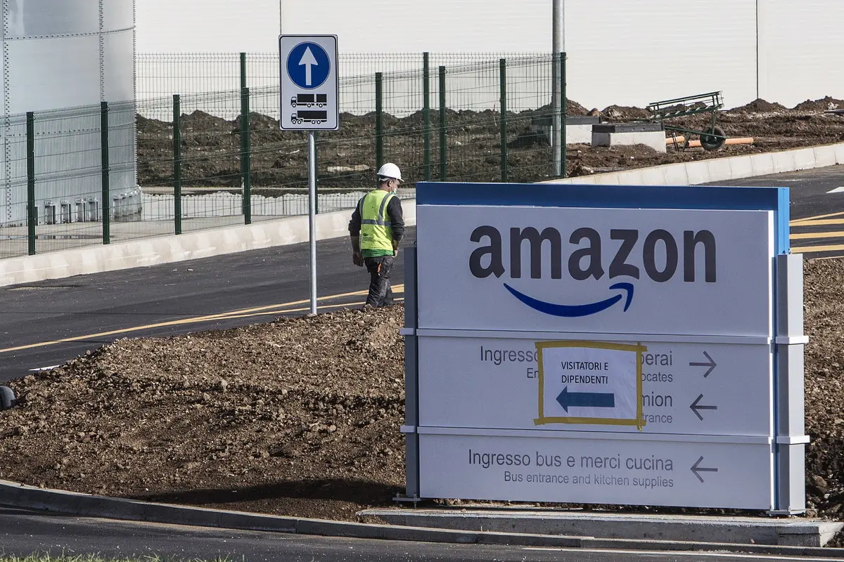 Amazon, l’intelligenza artificiale sostituirà i lavoratori