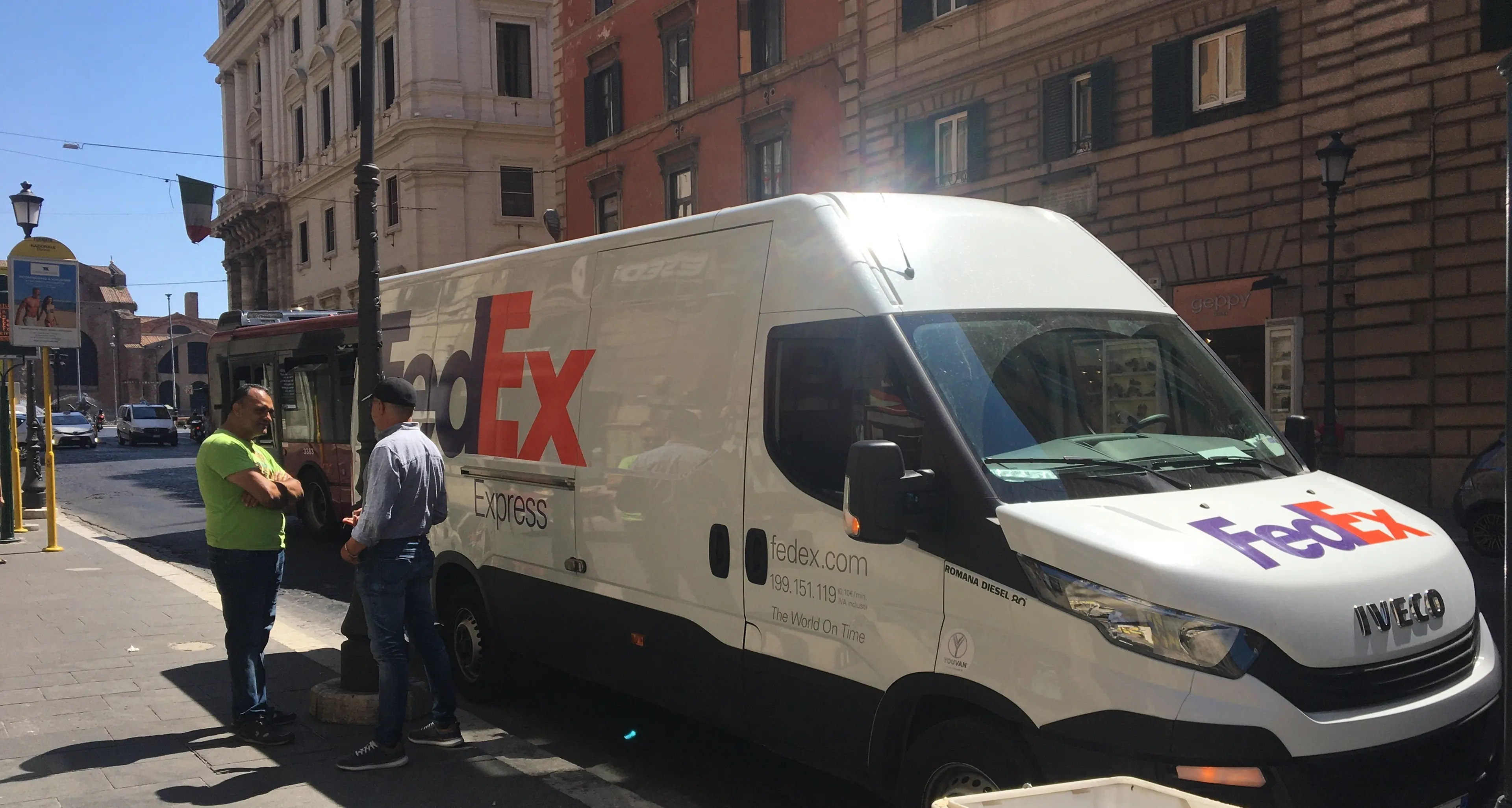 Calenzano (Firenze), Fedex internalizza oltre 100 facchini