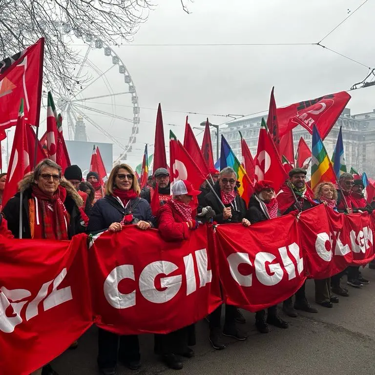 Salari, contratti, diritti: l’urlo della Cgil arriva a Bruxelles