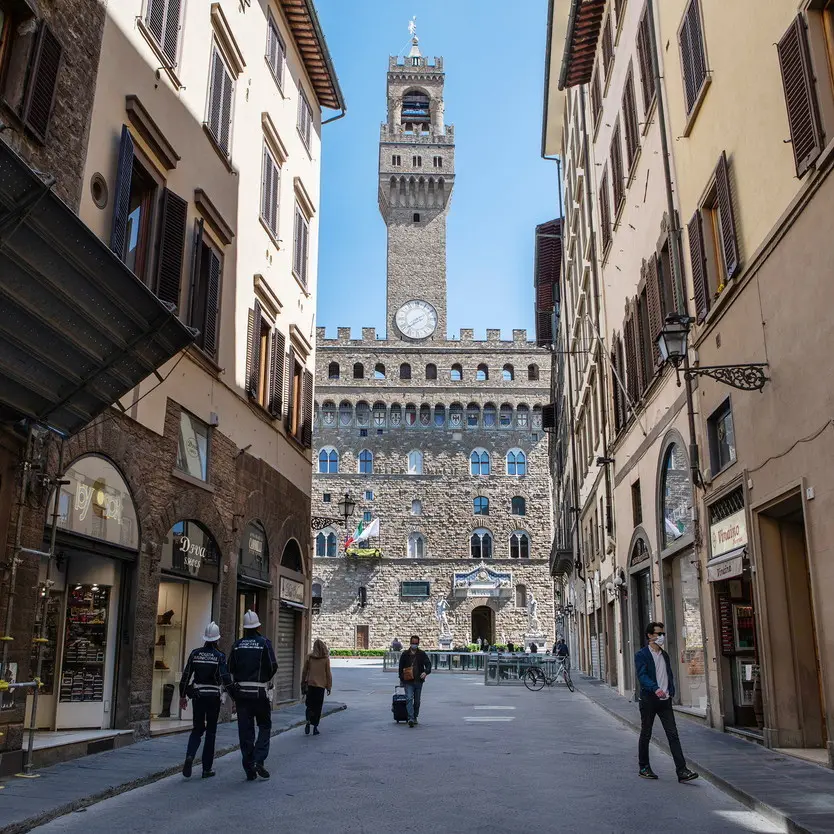 Salario minimo, Firenze rompe il silenzio del governo
